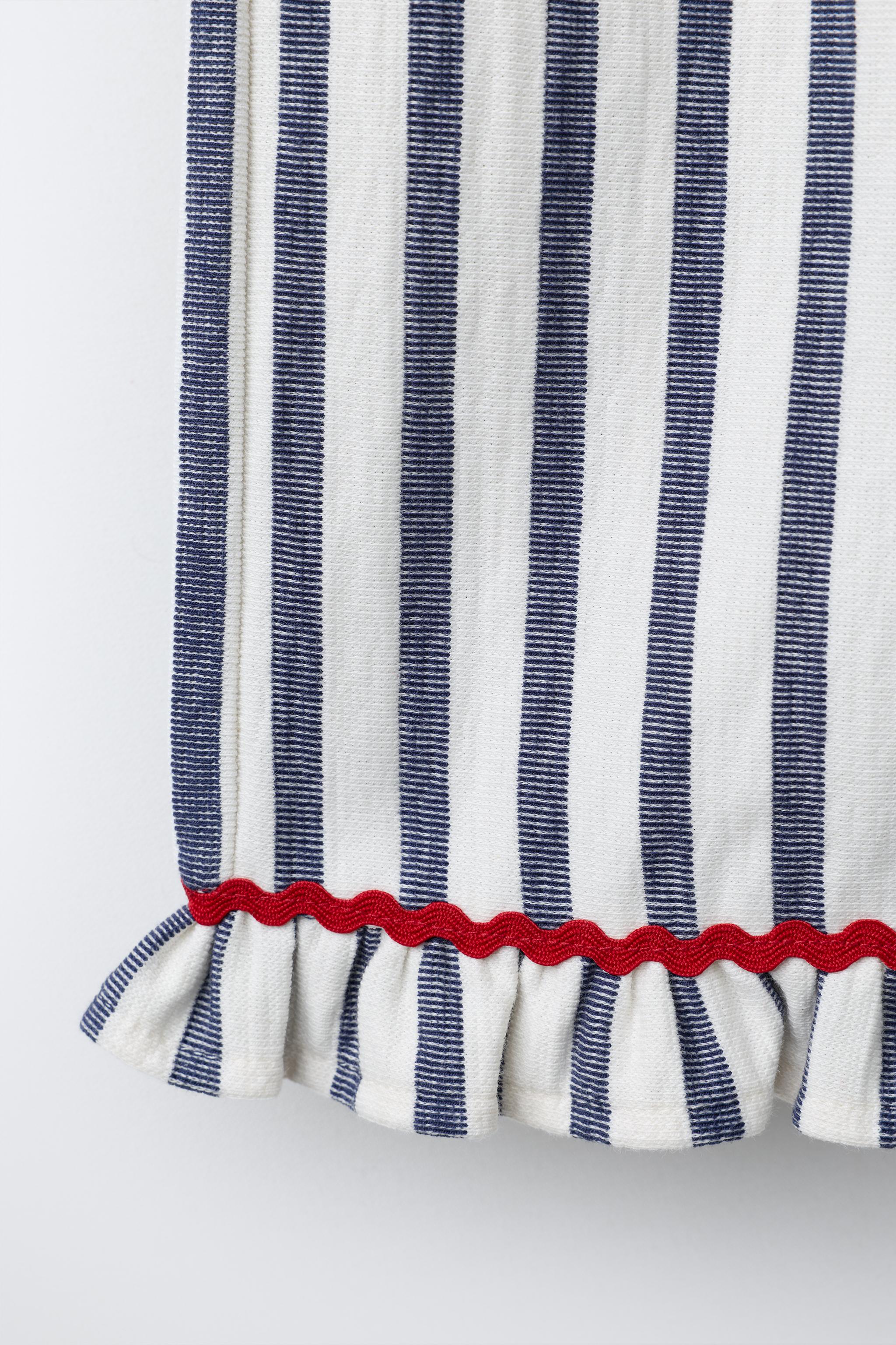 PANTALON À RAYURES TISSÉES ET VOLANTS